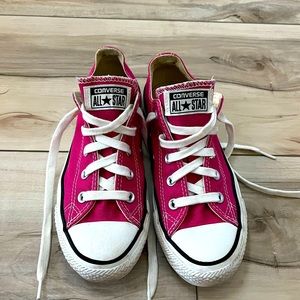 Ladies size 6 converse.